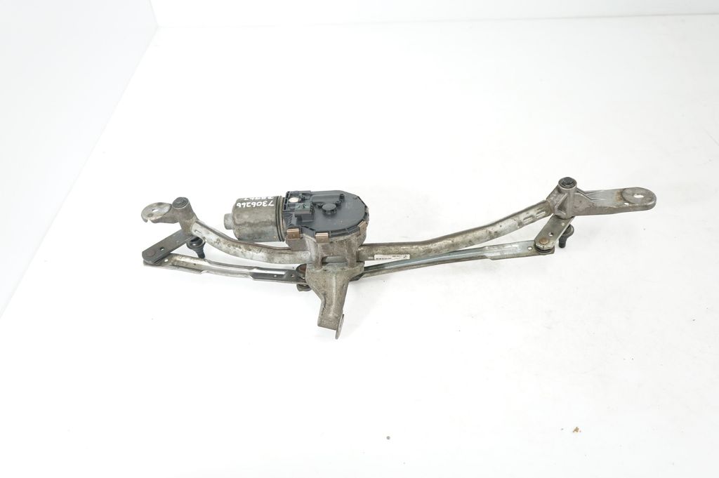 Front wiper linkage and motor (3)