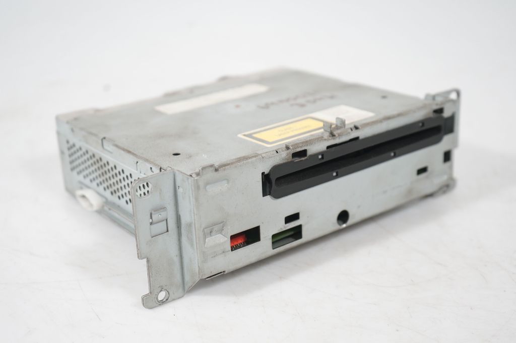 Radio/CD/DVD/GPS head unit (7)