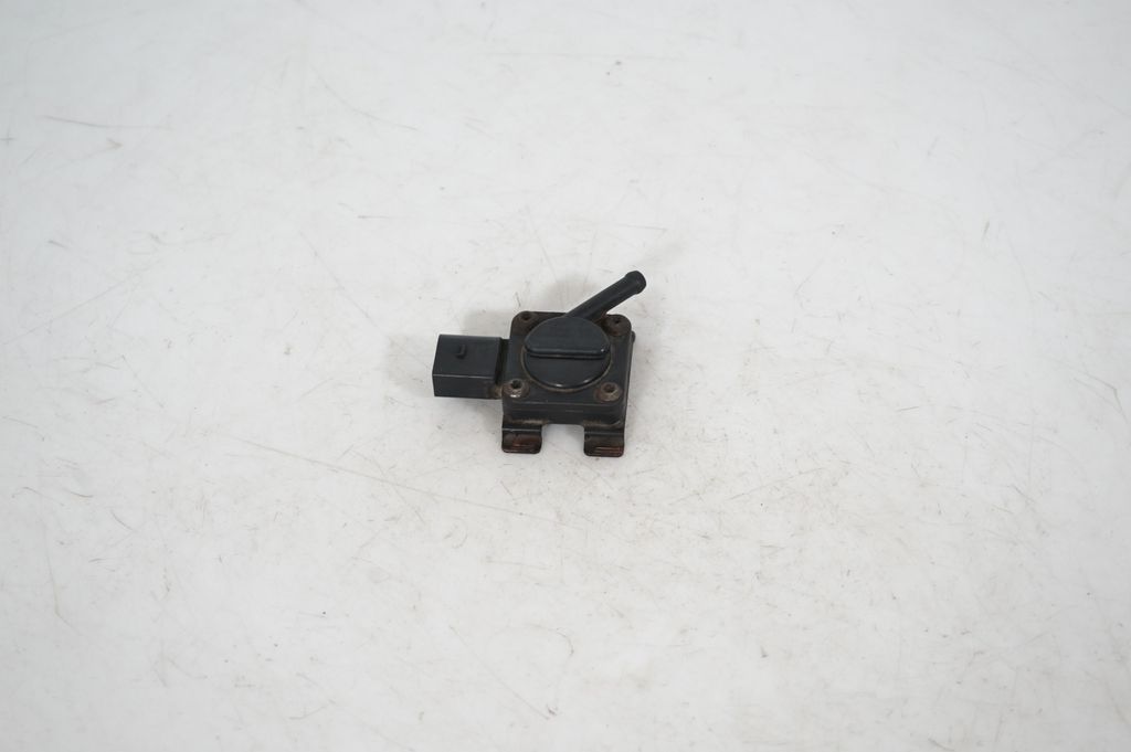Exhaust gas pressure sensor (4)
