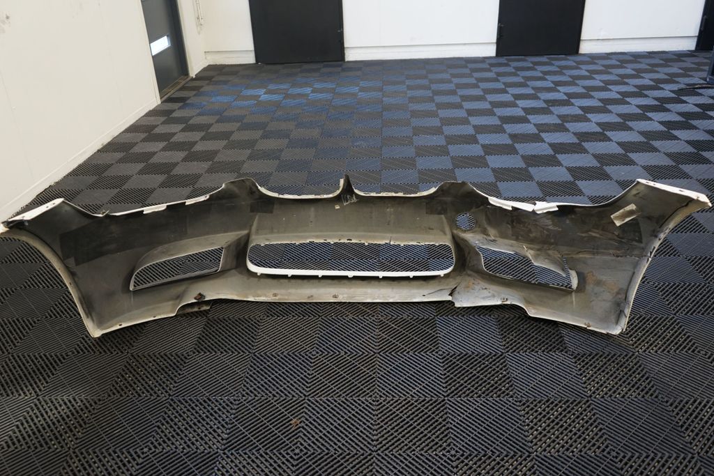 Front bumper (3)