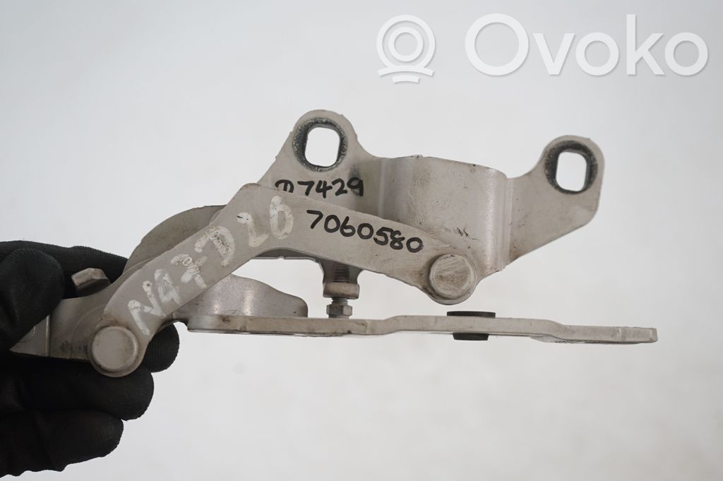 Engine bonnet/hood hinges (7)