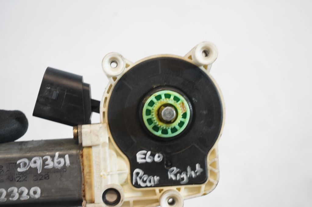 Rear door window regulator with motor (7)