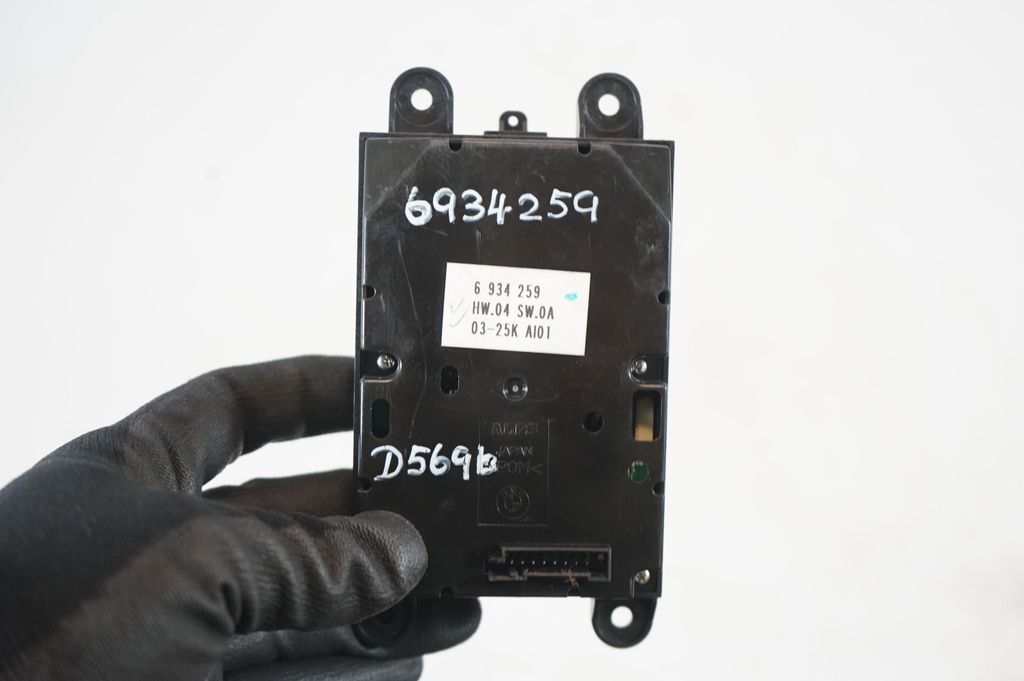 Multifunctional control switch/knob (9)