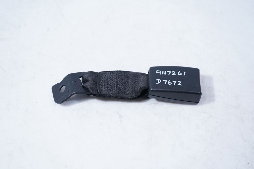 Rear seatbelt buckle