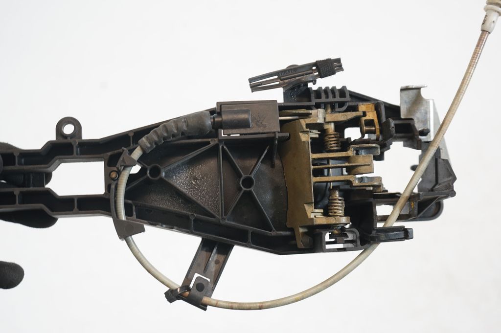 Front door exterior handle/bracket (6)