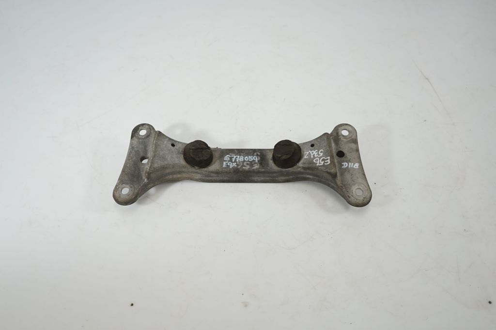 Gearbox mounting bracket