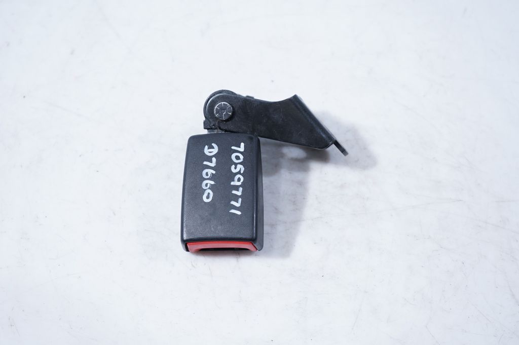 Rear seatbelt buckle (2)