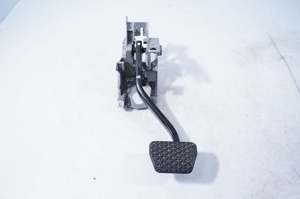 Brake pedal (4)