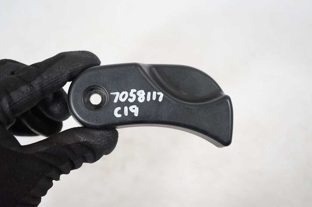 Engine bonnet (hood) release handle (7)