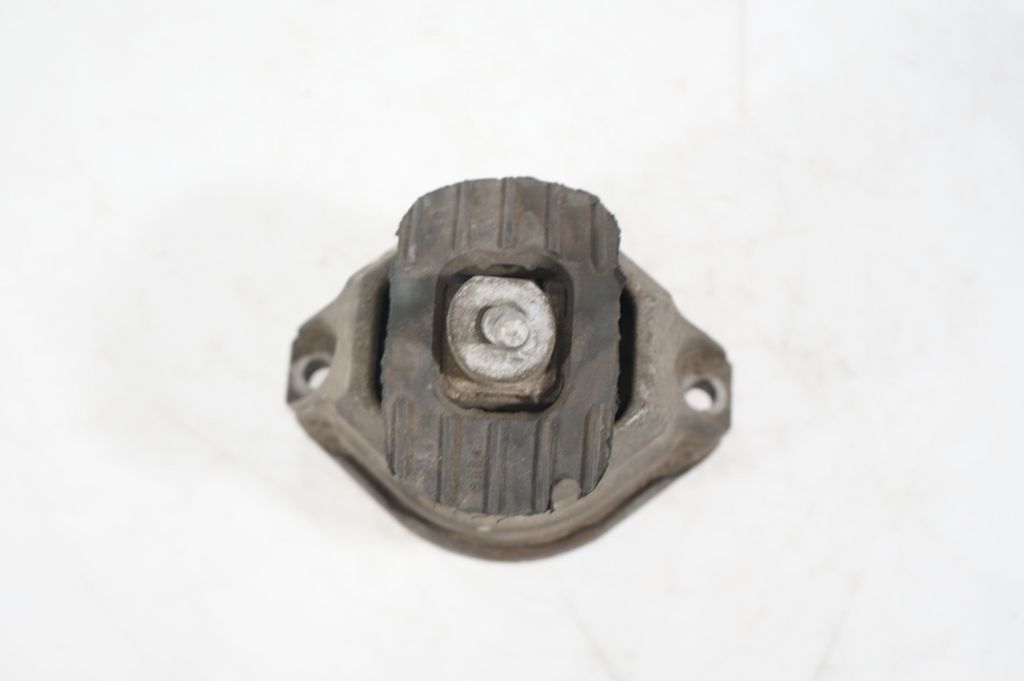 Engine mount bracket (7)